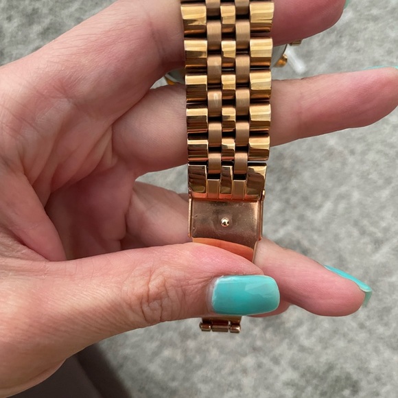 Rose Gold Michael Kors Watch MK5569 - Picture 7 of 7